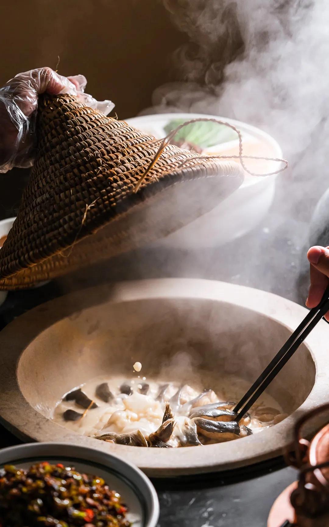 石锅鱼吸引人气,石锅鱼返场