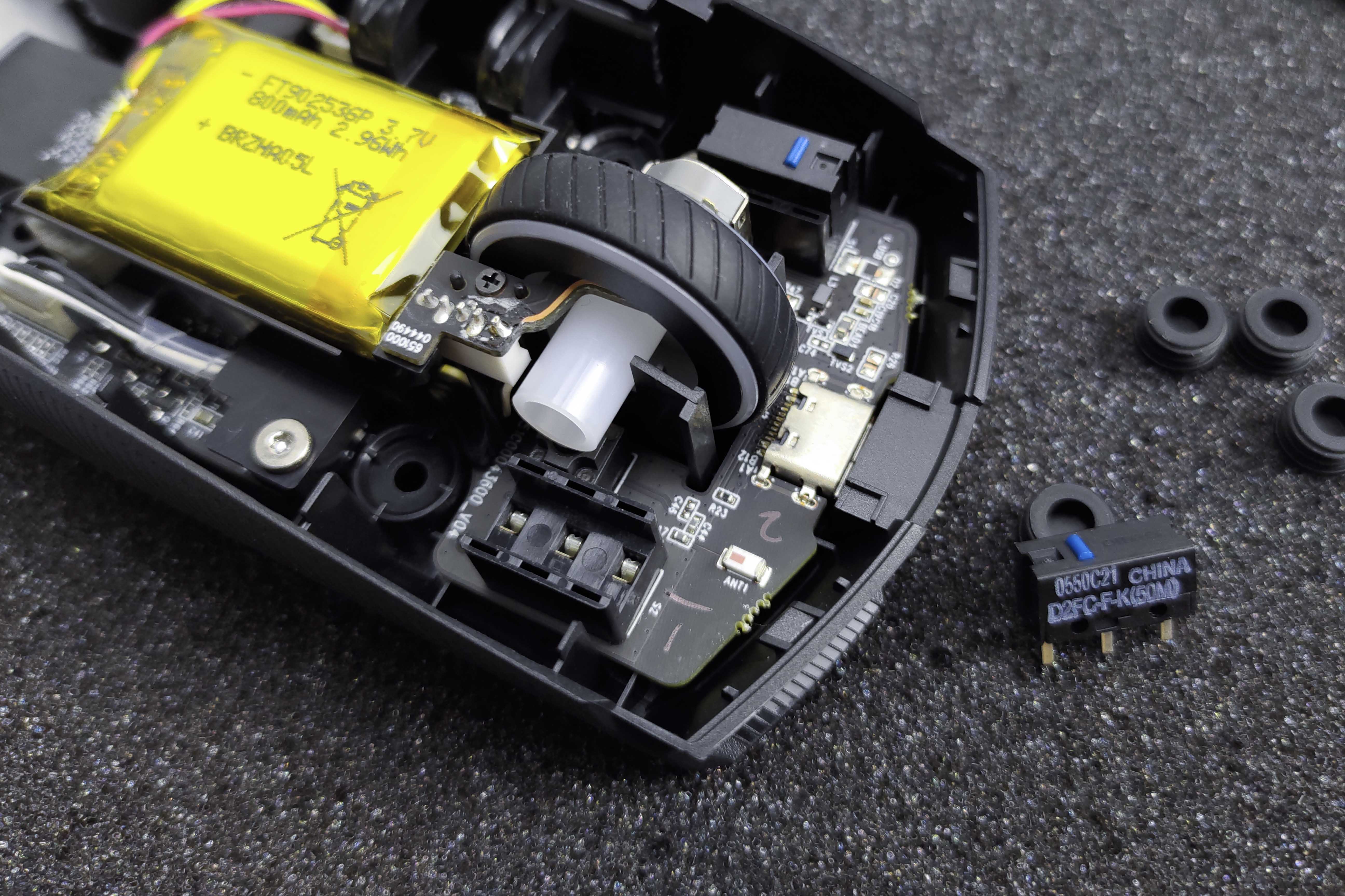 rog影刃2无线版鼠标拆解评测,rog月曜白影刃2鼠标测评