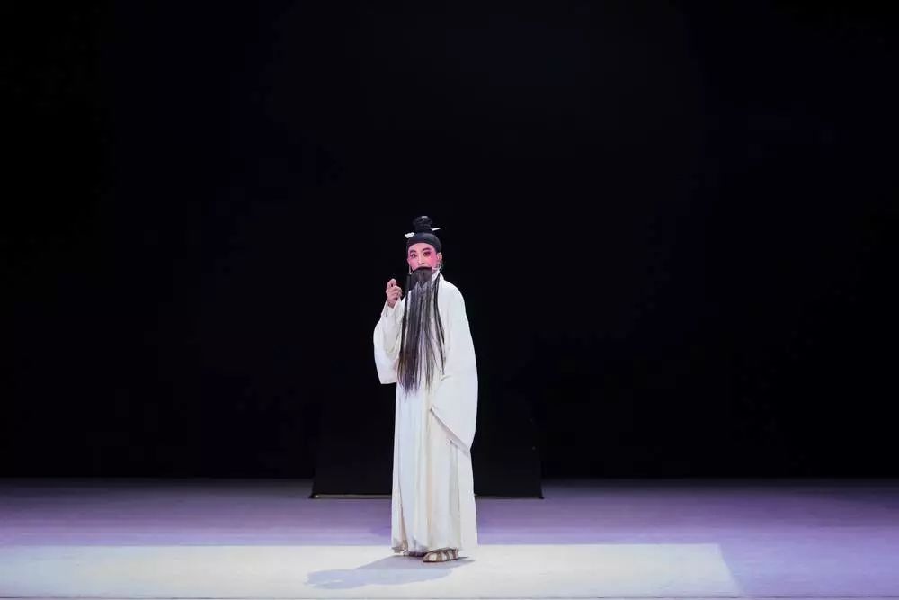 一个想变成蚯蚓的男人,和一个想变成鹅的女人