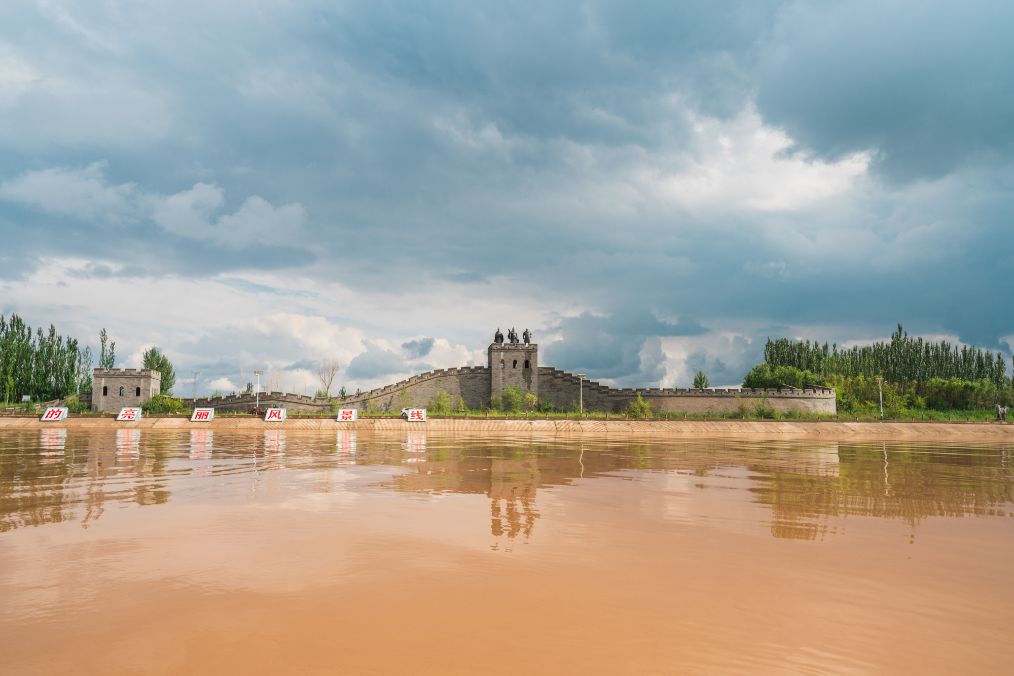 她是滔滔千里黄河的宠儿,阴山之下、河套之上的掌上明珠