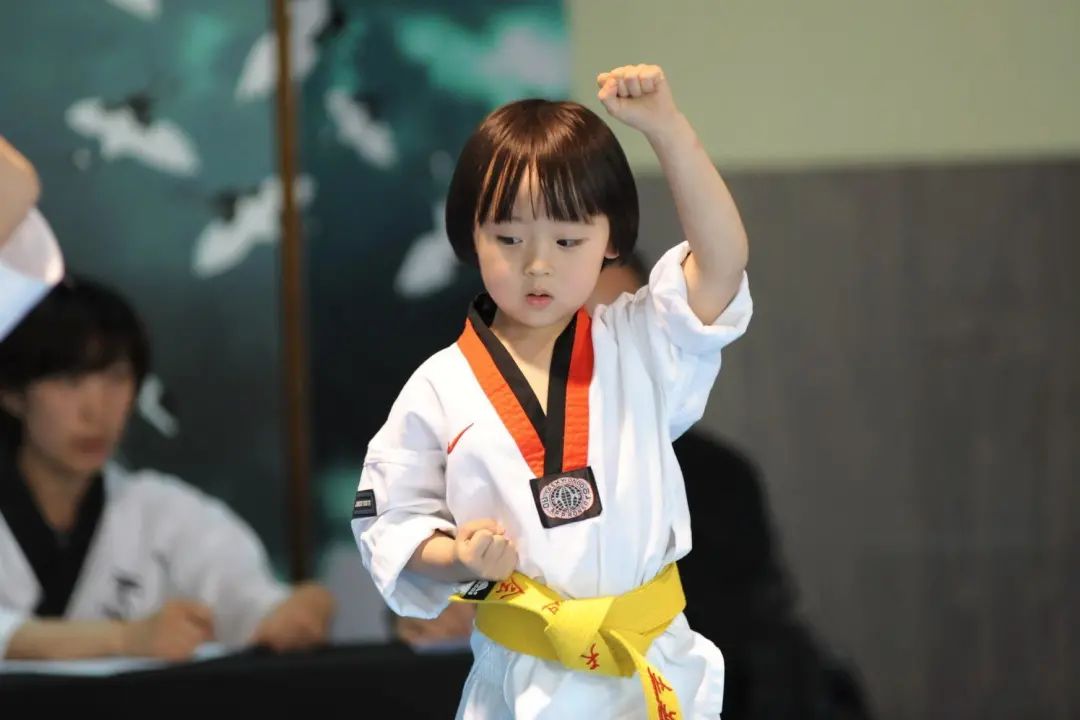 一周岁宝宝可以做哪些运动,宝宝4个月要做哪些运动