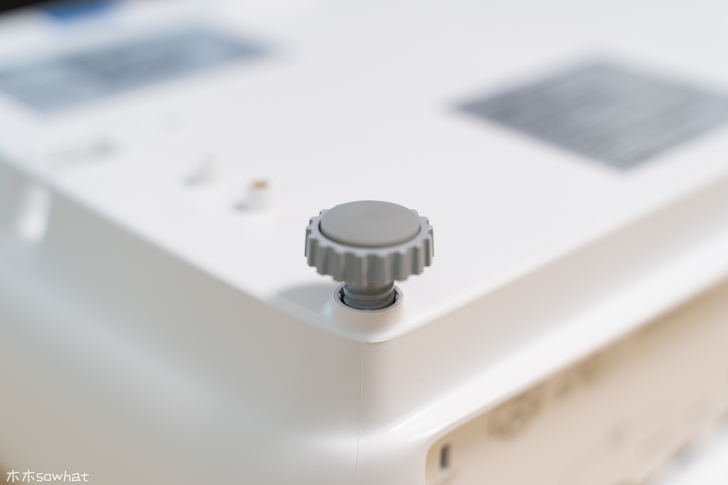 8000块的4K投影仪效果怎么样,800元的1080p的投影仪