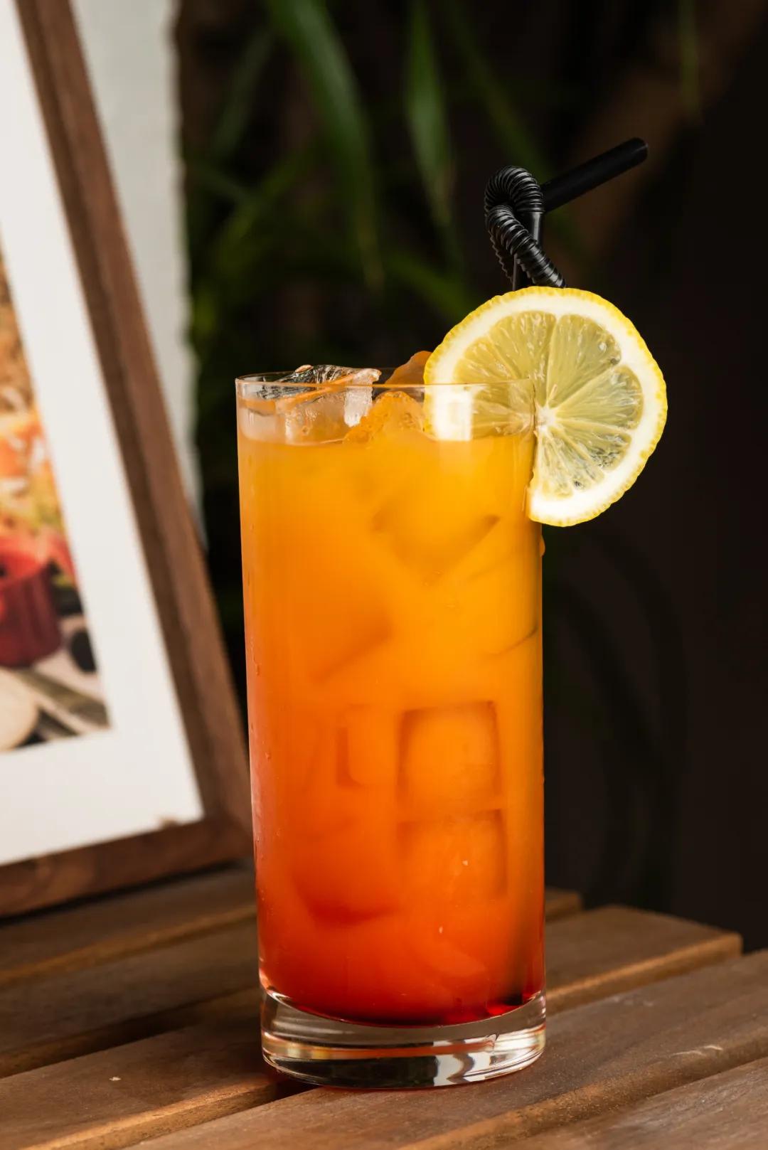 之心城这家餐厅堪称“西餐界CHANEL”,小姐姐们都抢着去