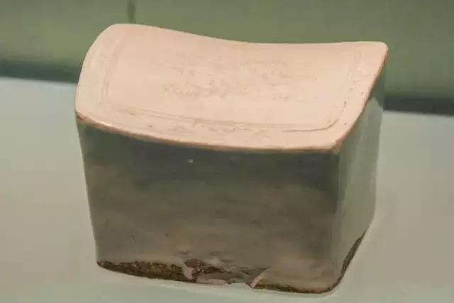 古代人为什么睡那么硬的瓷枕,古人睡觉真的都用瓷枕吗