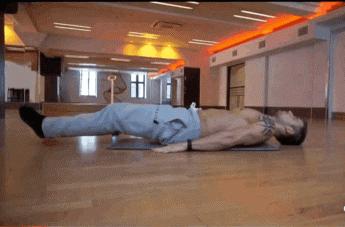 如何在一个月之内练出腹肌马甲线,3个动作练出腹肌马甲线2天见效