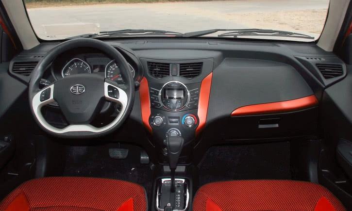 曾经的两厢神车,月销3万辆的国民家轿车