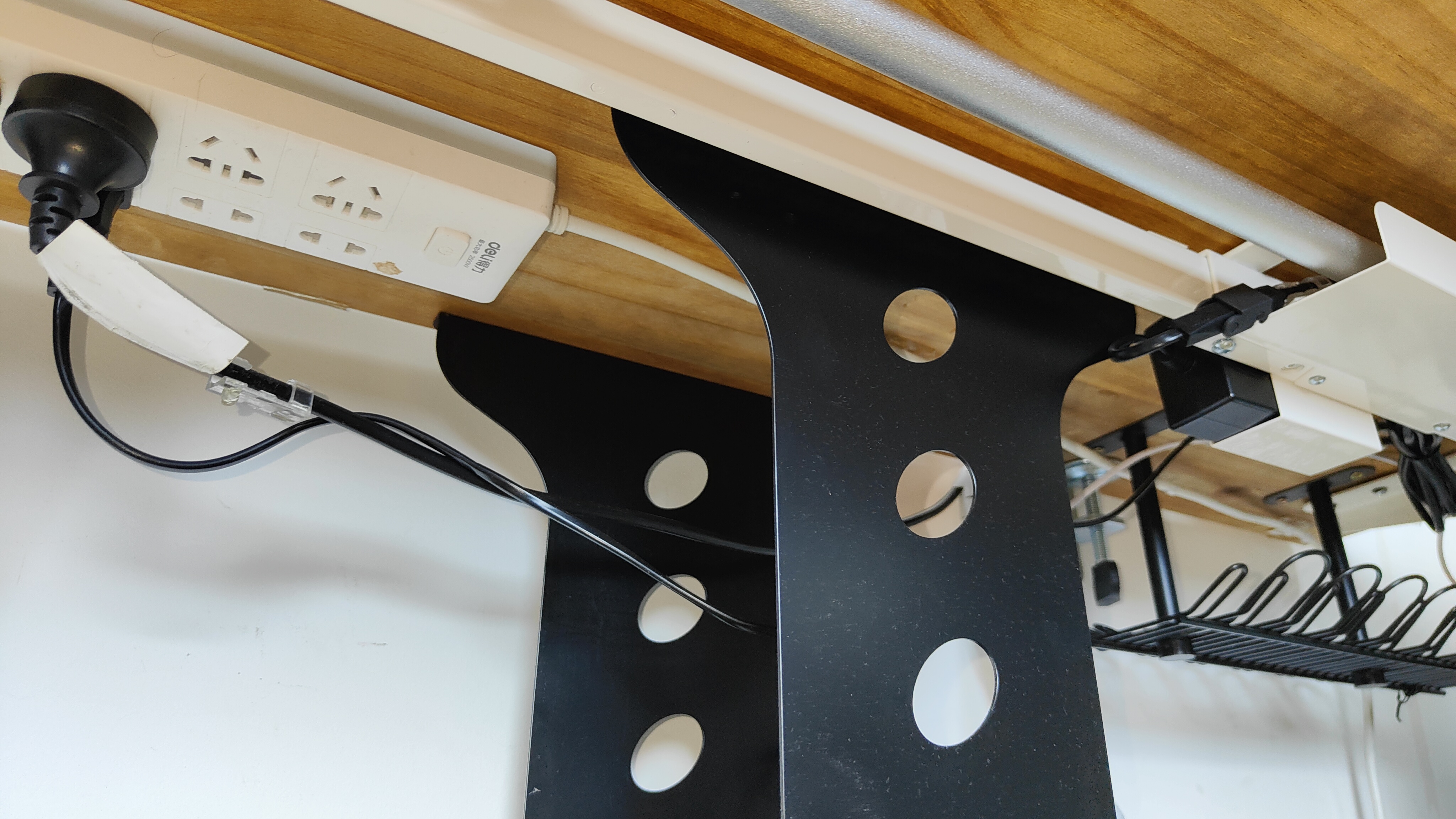 不用100元，手把手教你改造极简桌面，完全隐藏主机和线材