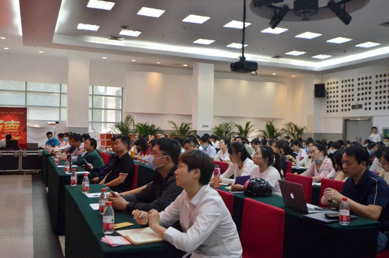 郑州科技馆举办汤涛院士科普报告会暨“馆校结合”数学教育研讨会