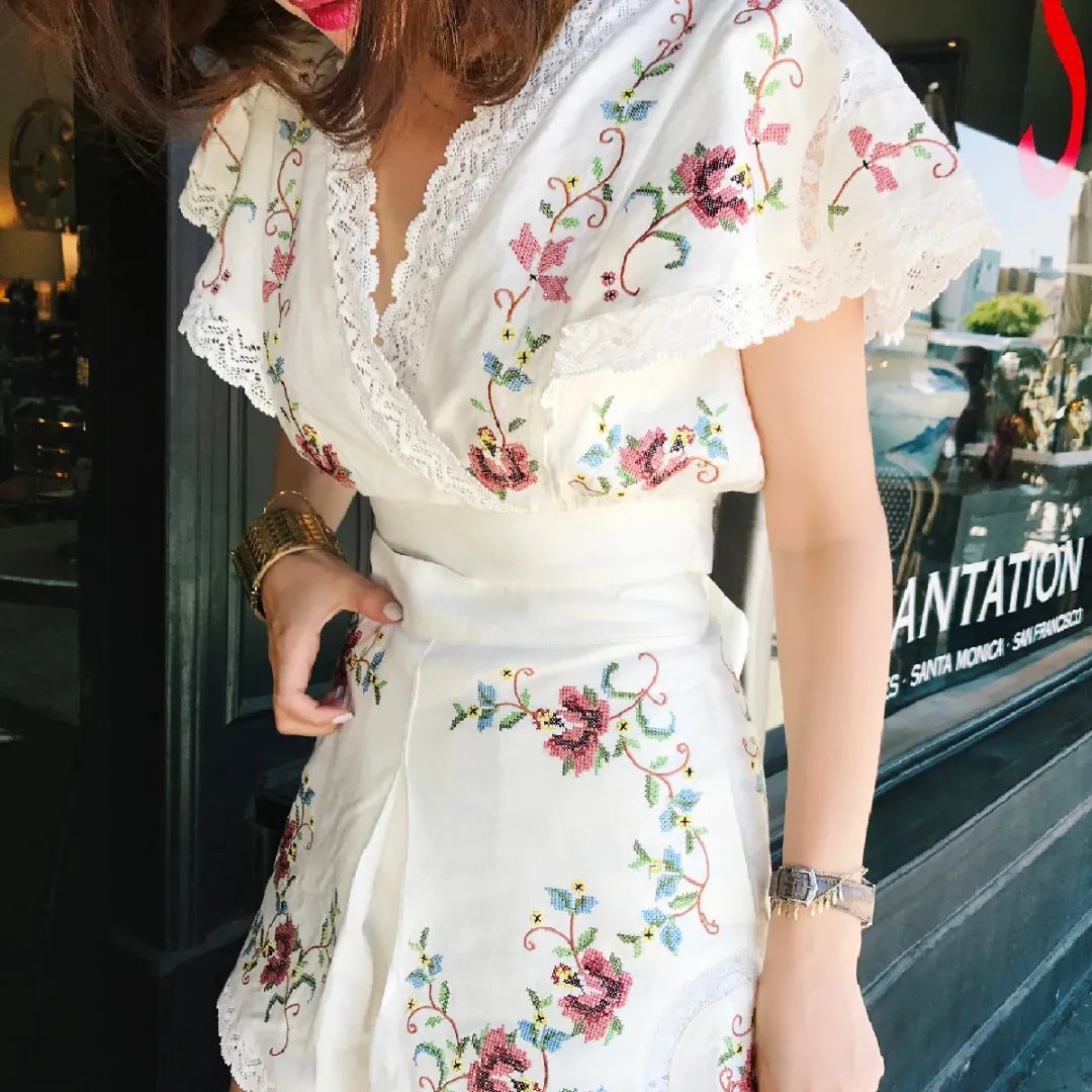 满大街都是浓浓的过节气息,满大街都是国风的衣服