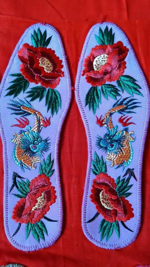 十字绣鞋垫花样图解大图,最受欢迎的小格子鞋垫图案