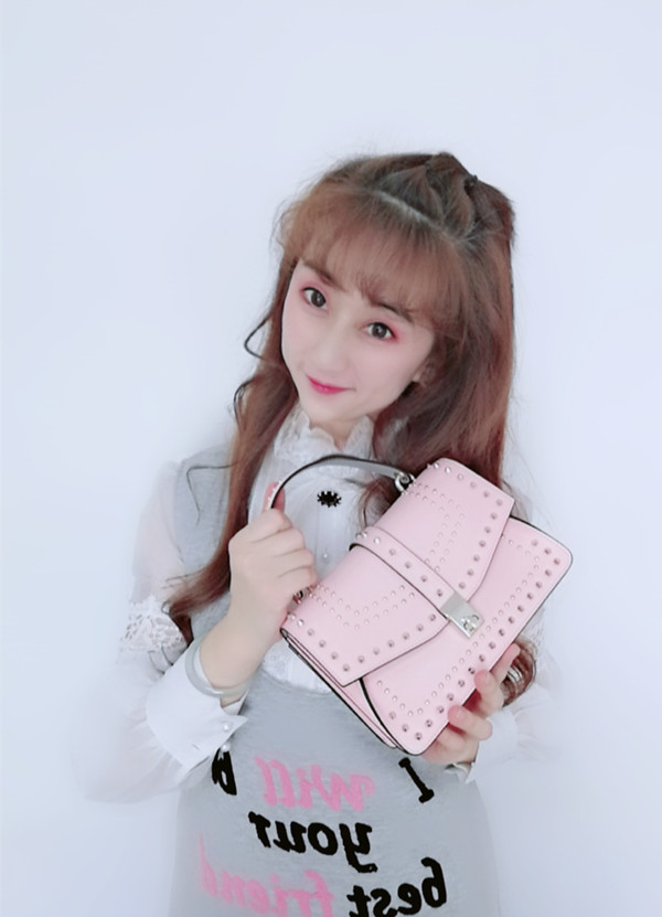 elle双肩铆钉女包,elle铆钉包