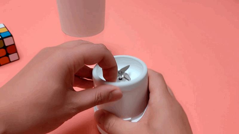 米家随行便携榨汁杯怎么样充电,米家随行便携榨汁杯怎么榨苹果汁