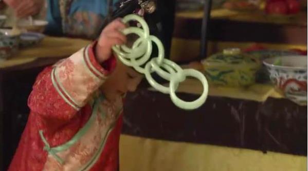 胧月摔碎九连环时甄嬛是什么等级,甄嬛传胧月长大后的悲惨命运