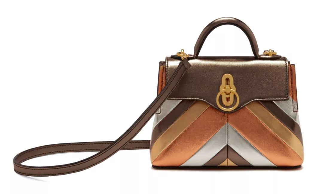 当代女生消费观名牌包,现代女士包