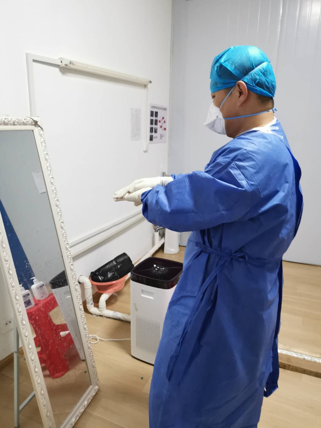 援鄂医护人员现场工作,援鄂医护人员的一天