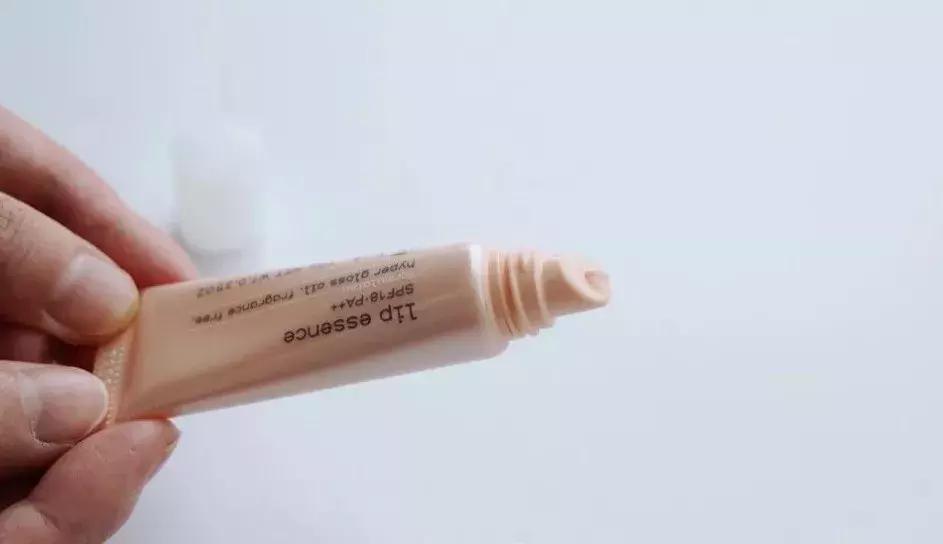 25支秋冬唇膏大型测评｜越搽越干？唇炎？最佳口红打底？