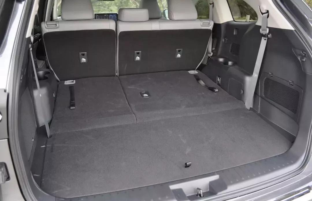 丰田汉兰达2020试驾视频,试驾汉兰达2020款外媒