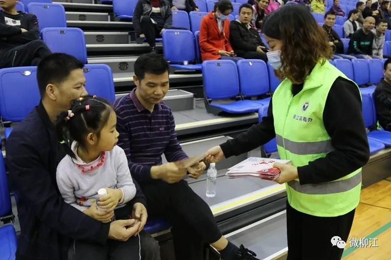宸呭嘲涔嬫垬瓒呯噧瑙嗛,宸呭嘲瀵瑰喅瓒呯噧