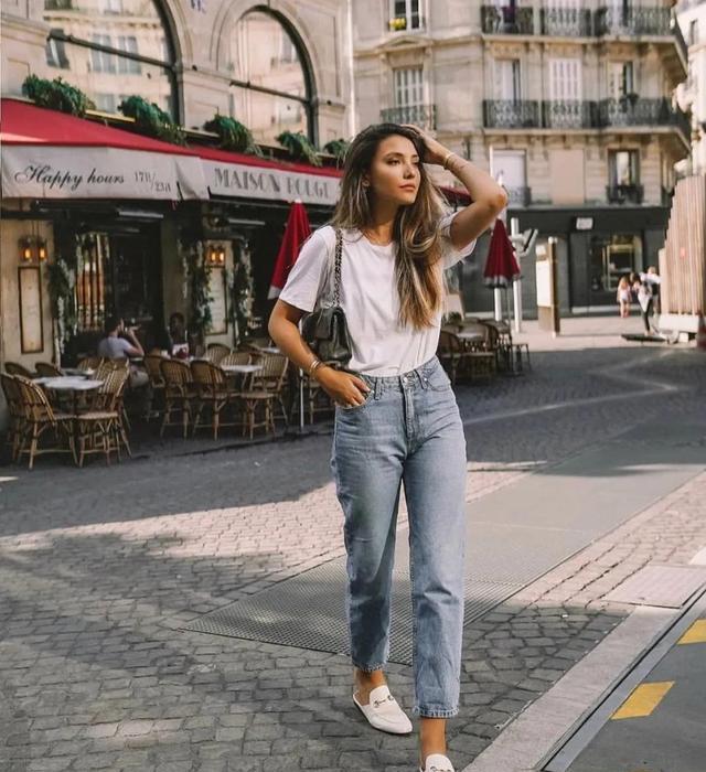 微胖女人穿T恤时，要记住“4不要”，不然显胖还显矮，很没气质