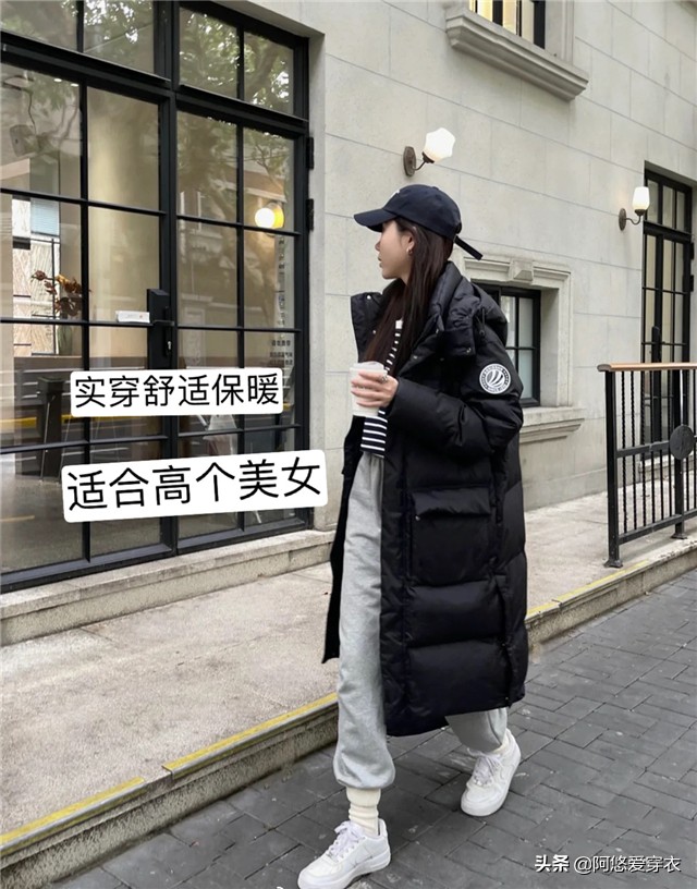 韩国女生黑色羽绒服穿搭,韩国女生穿什么羽绒服