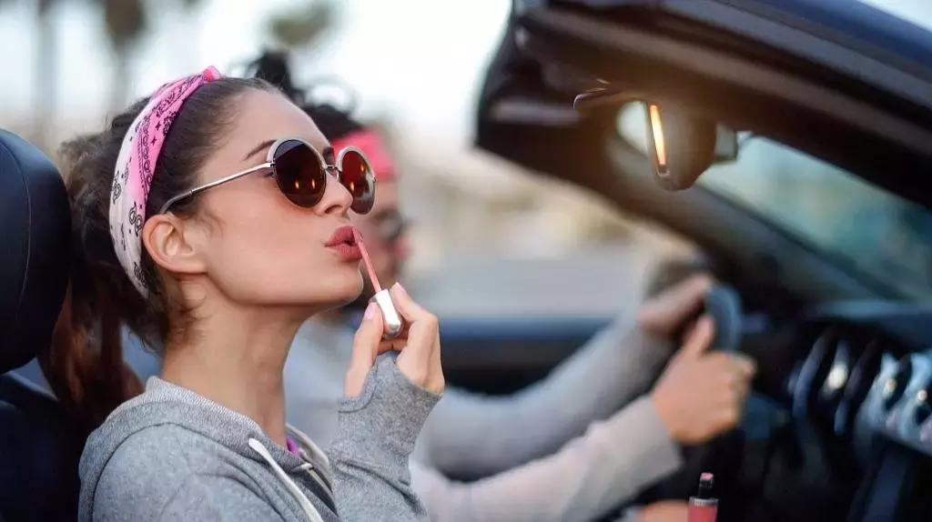 互联网美妆估值 (一个网红化妆品怎么估值10亿美元)