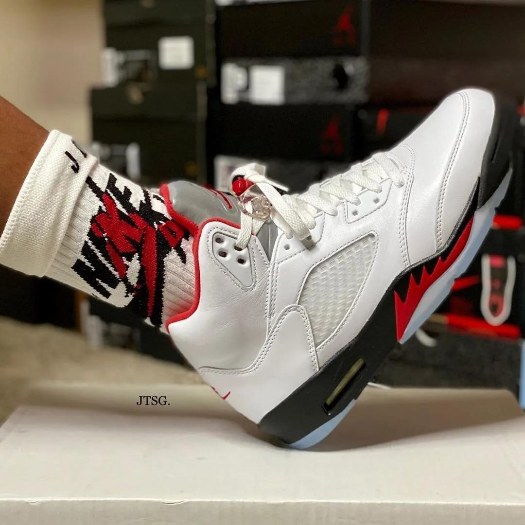 周杰伦球鞋配色,邓紫棋周杰伦同款球鞋