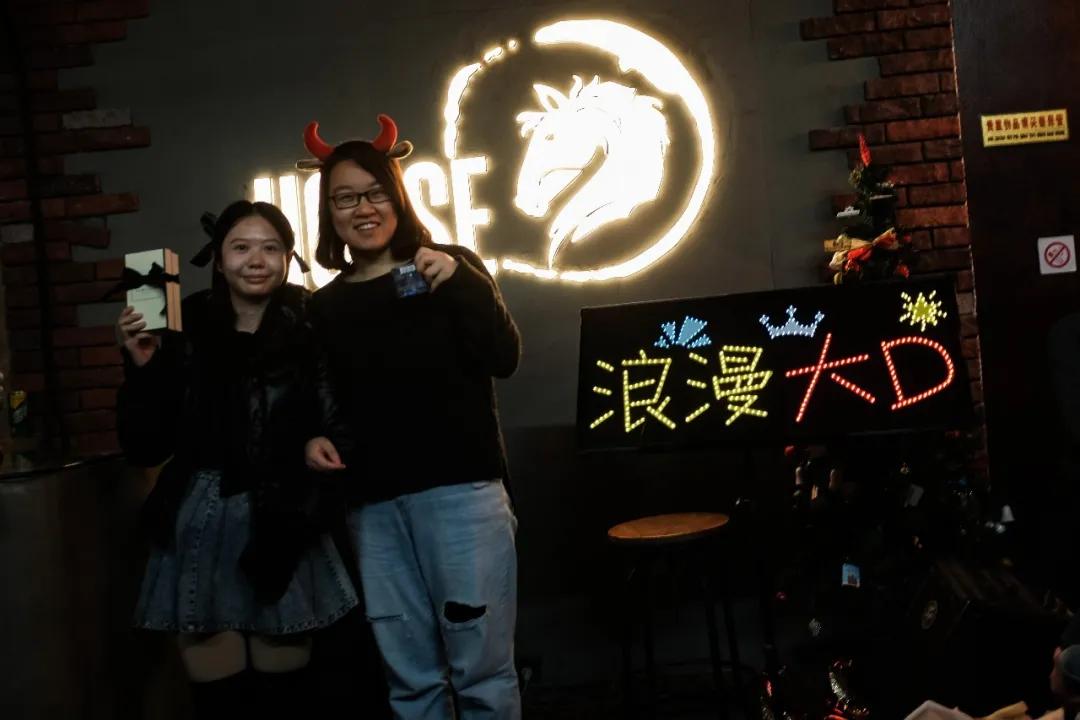 蹦迪嗨过头,嗨过头了