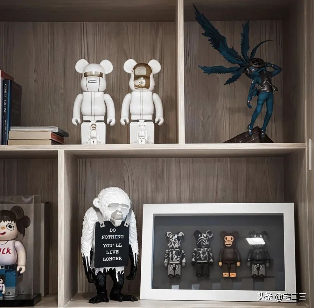 从KAWS、村上隆到草间弥生,为什么潮玩艺术也进军家居界了?