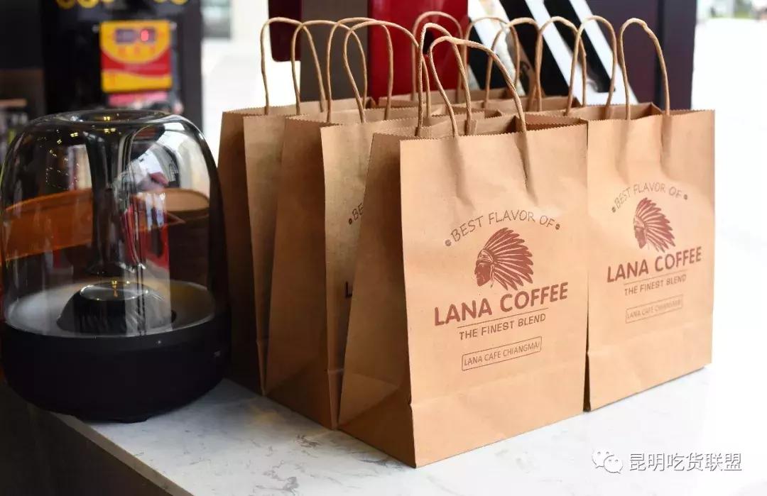 昆明2环边巷子里的小店，1杯咖啡+1份简餐，感觉我又去到了泰国