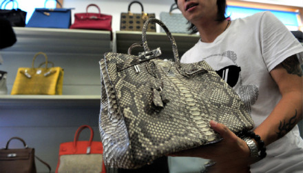 揭露海外代购造假内幕,海外的奢侈品代购靠谱吗