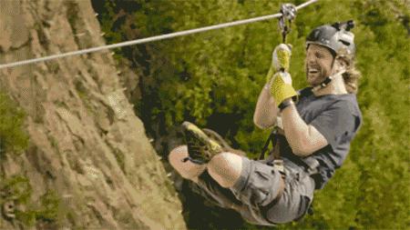 漂在迪拜隔壁,有28个足球场长,撞毁了飞机