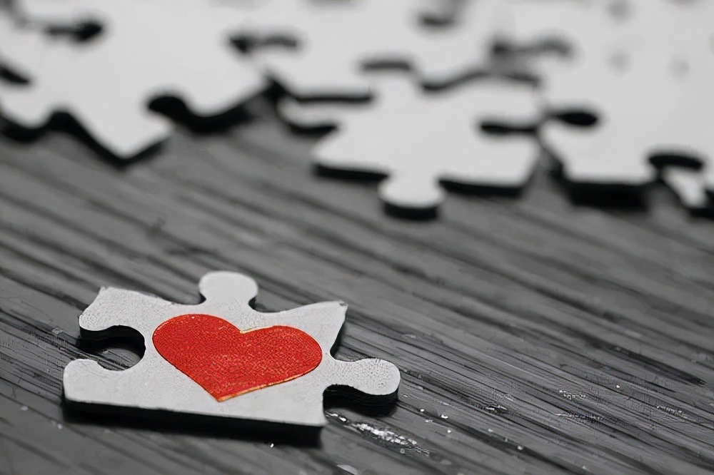 教练技术：流行于精英圈层的“精神*脑洗**”游戏