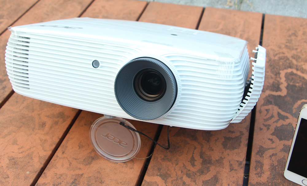 实用才是大面子,100吋无屏电视来啦-AcerH5382BD投影机测评