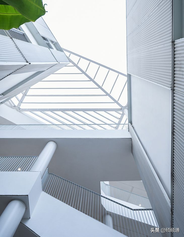 巨大环形飞船,巨大的地球主题环创