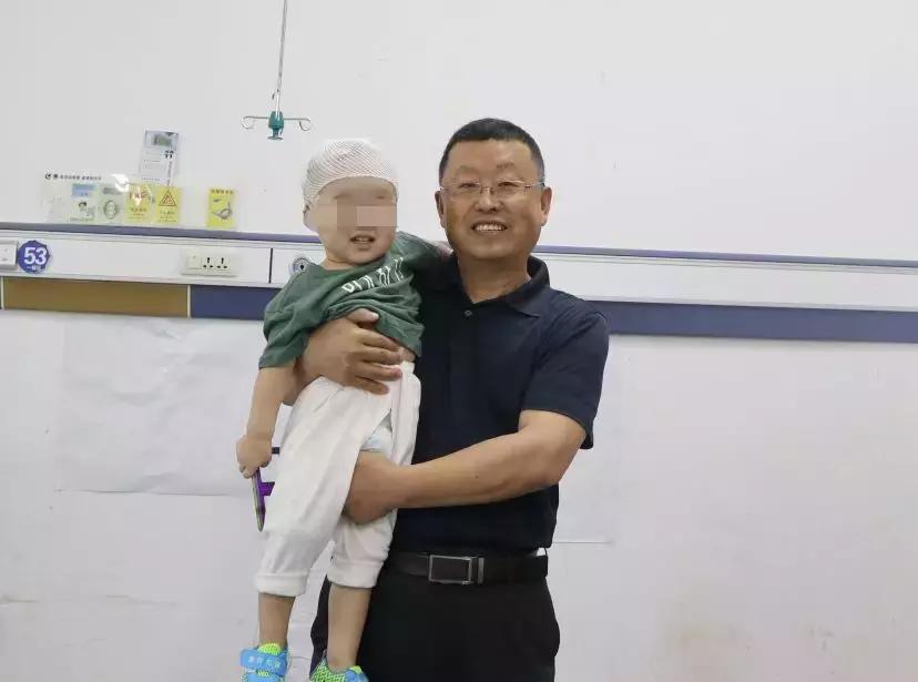 孩子脑积水反复发烧,婴儿脑积水引起发烧如何保守治疗