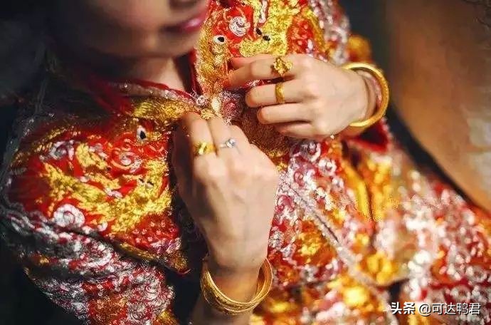 结婚当天什么时间段佩戴三金,三金是结婚之前佩戴还是结婚以后