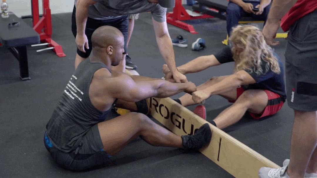 70岁老头把30岁按在地上摩擦，这就是肌肉的魅力​