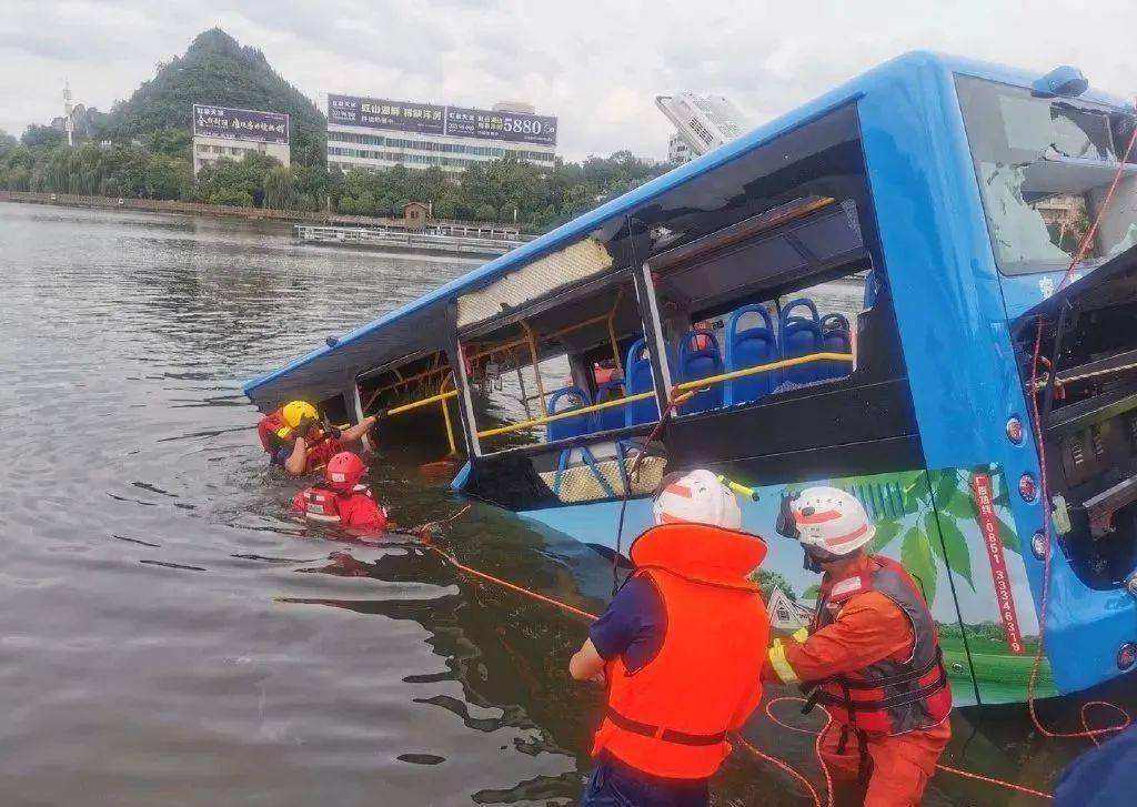 不做损害别人利益危害社会的事,不做危害社会的事的人
