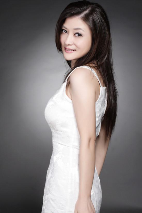 朱晓琳1984年妈妈的吻专辑完整版,朱晓琳第一次唱妈妈的吻歌曲视频