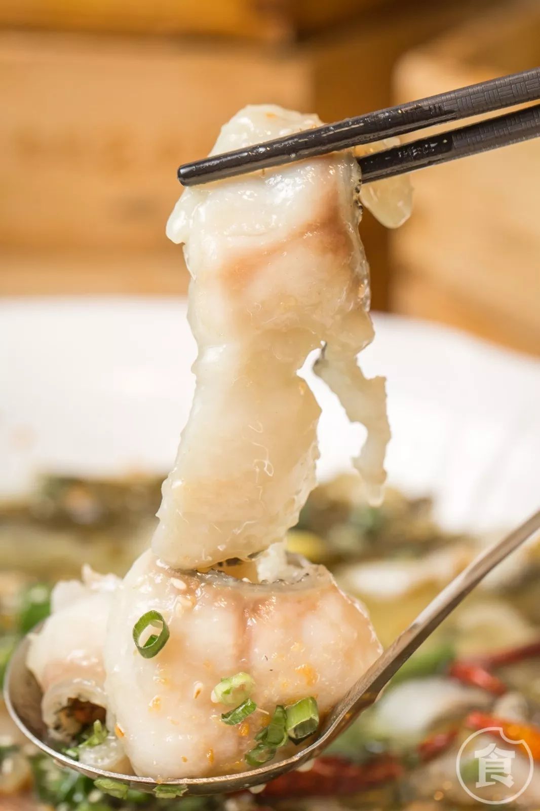 穿越80年代怀旧茶室！专卖TVB里的老港味，最低10元一件