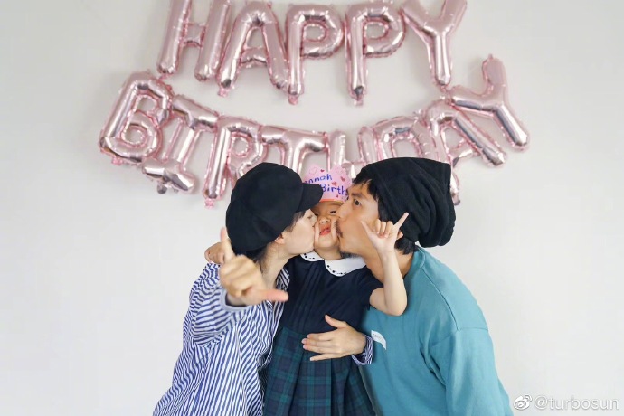 孙俪微博晒出给孩子过生日照片,孙俪晒小花6岁庆生照