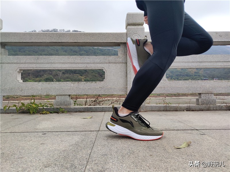 李宁复古潮流跑鞋微晶灰测评,李宁云四代跑步鞋夏季评测