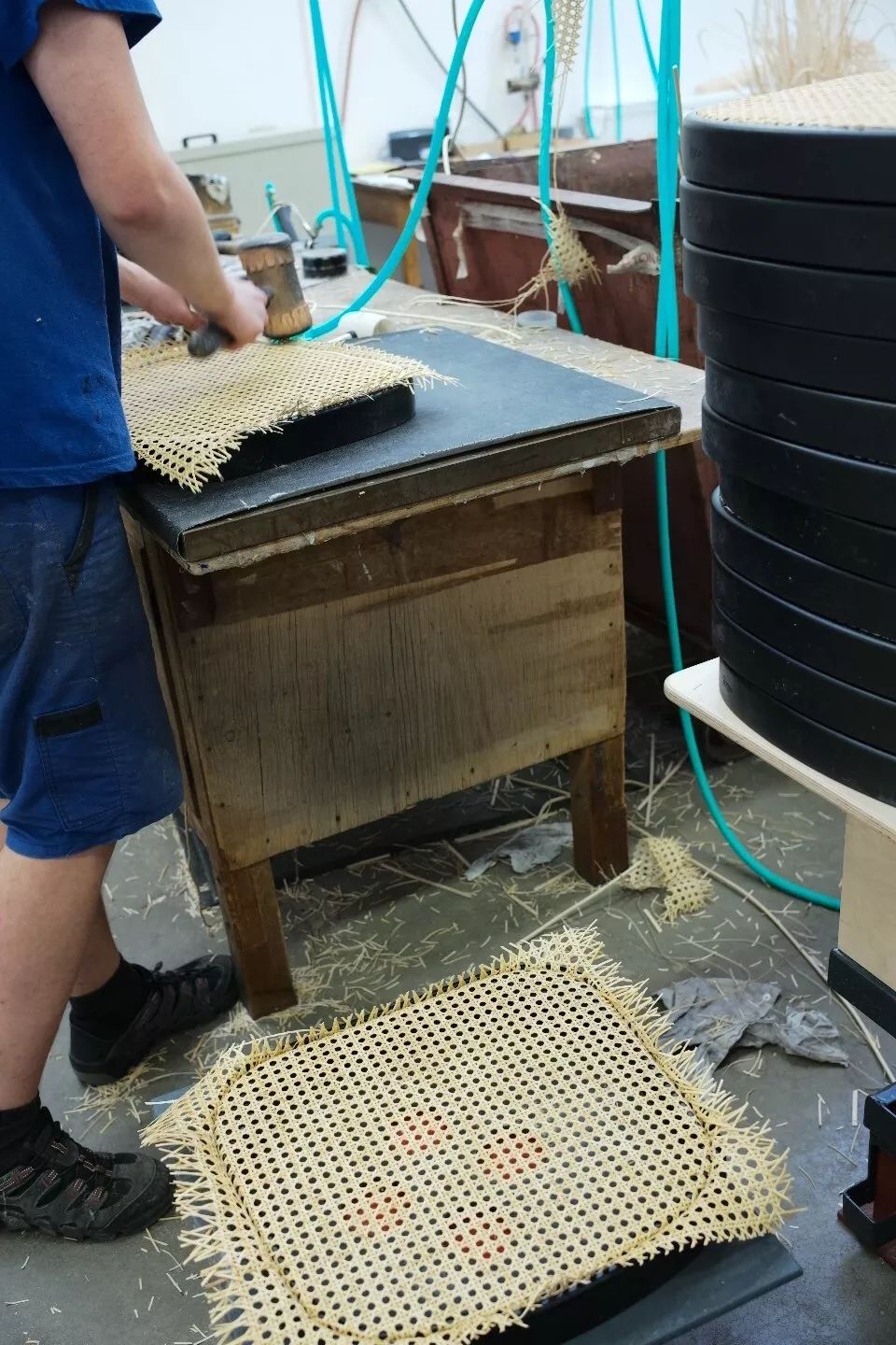 探访TON工厂看经典椅子背后的故事|疯狂24h我们去捷克干了啥？