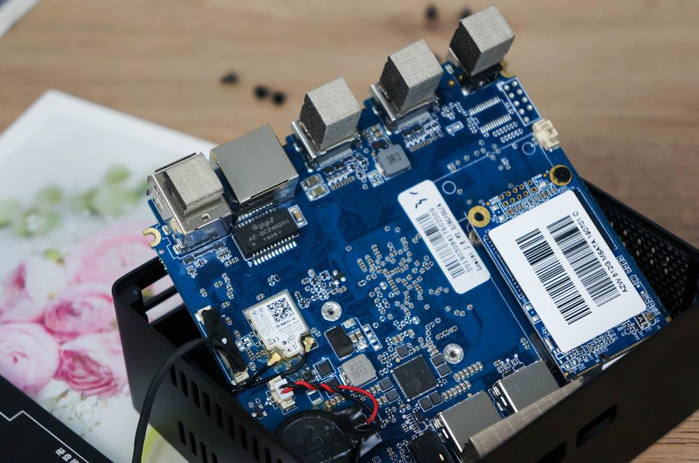 有意思：没想到电视盒般大小会是电脑，零刻EQ55上手体验