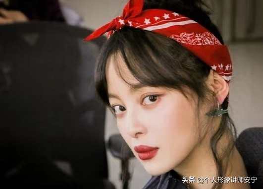 谢娜小卷发型,头发少塌自己怎么做发型