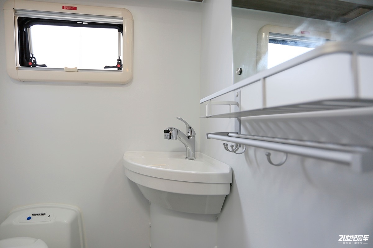 新飞轻卡h300房车价格是多少,新飞轻卡房车h300驾驶感受