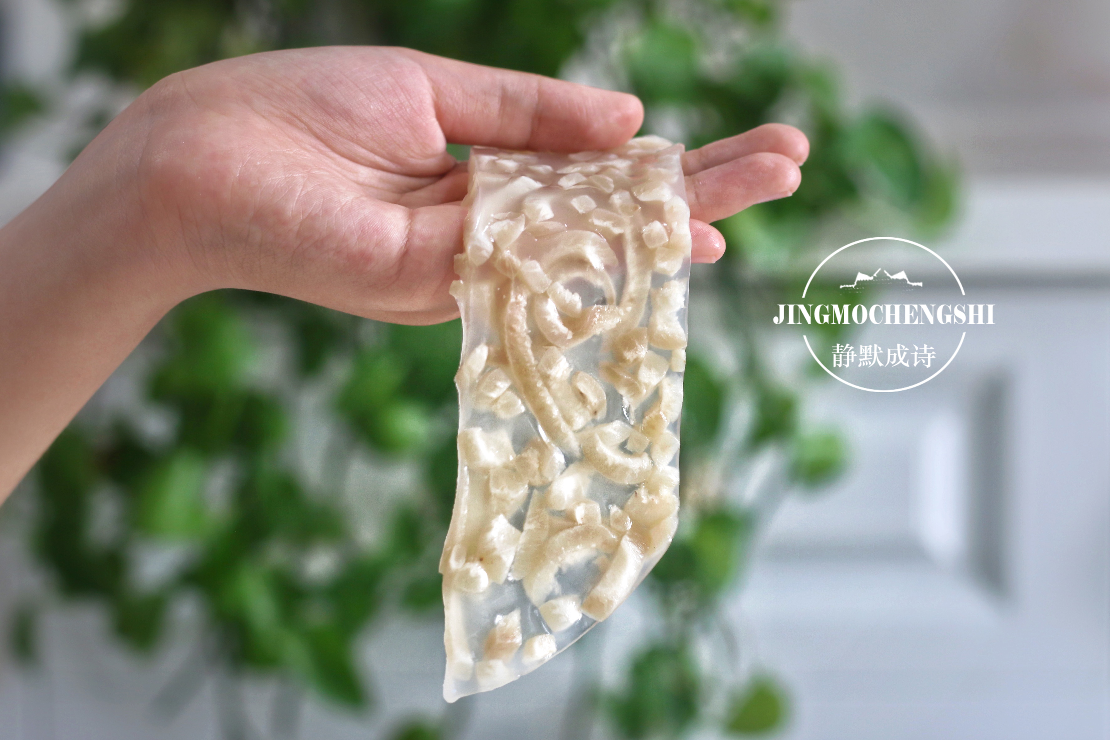 熬皮冻时什么时候加食用胶,熬皮冻要清冻