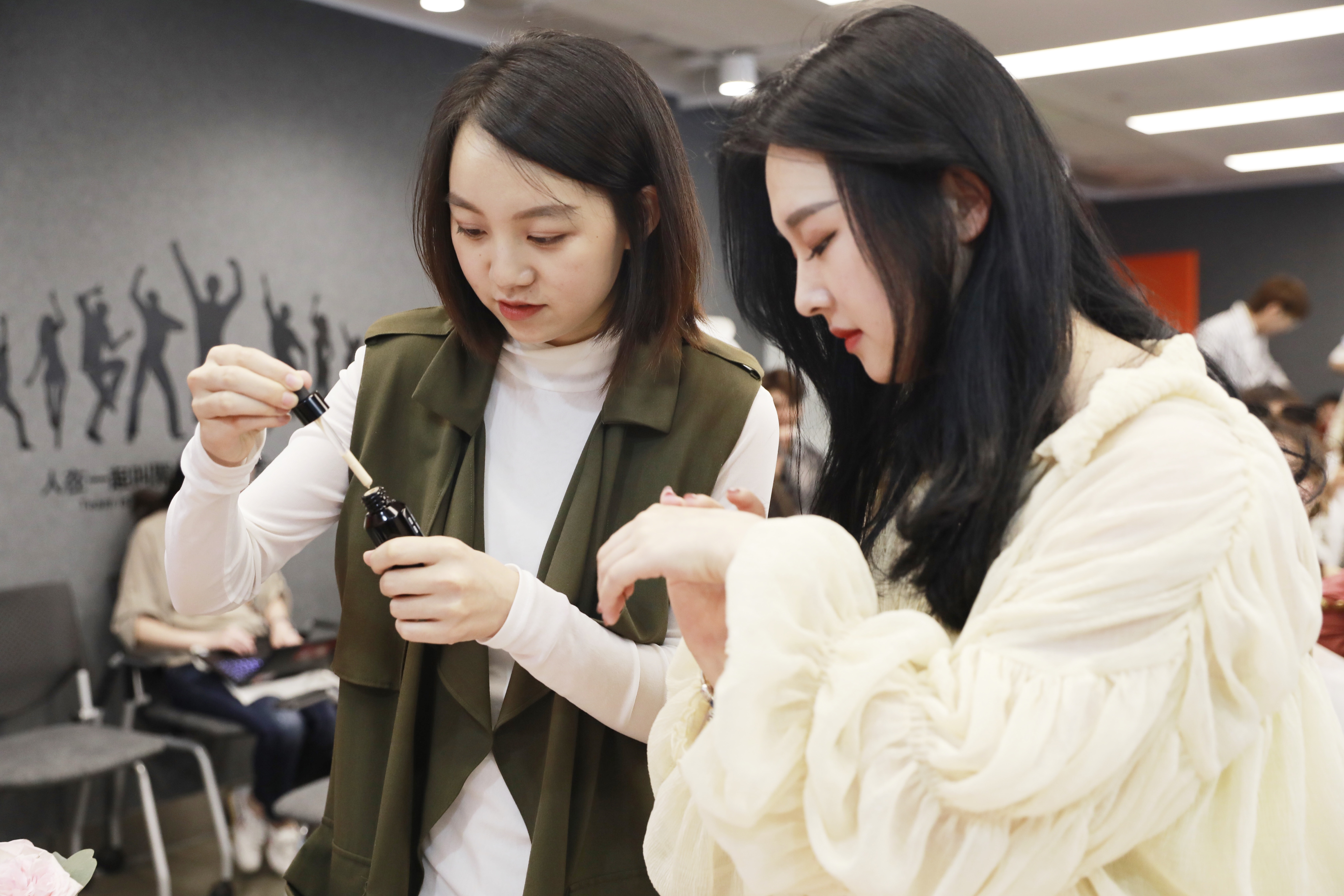 雅诗兰黛2019彩妆三件套,618必buy好物2020化妆品雅诗兰黛