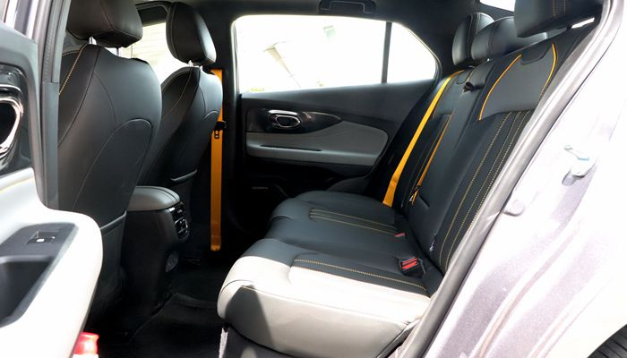 传祺影豹运动版深度测评,传祺影豹j15和j16有什么区别