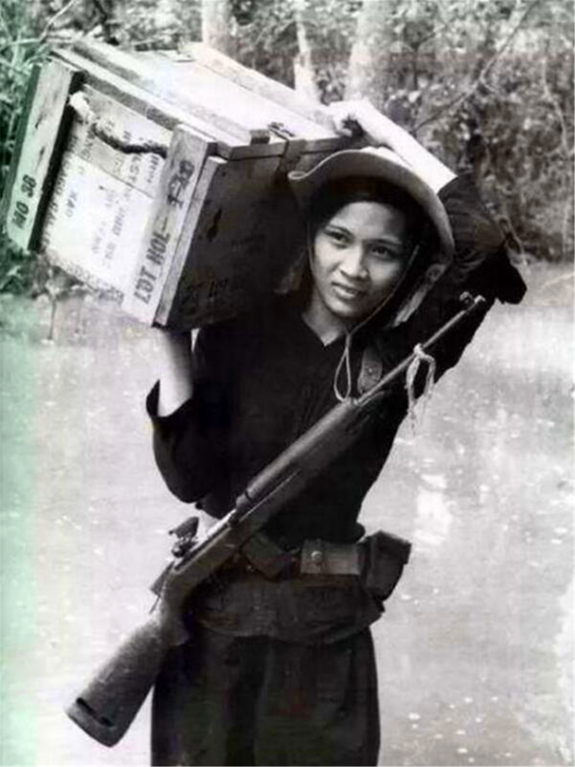 越南女兵被美军用了什么刑,美军如何对待越南俘虏